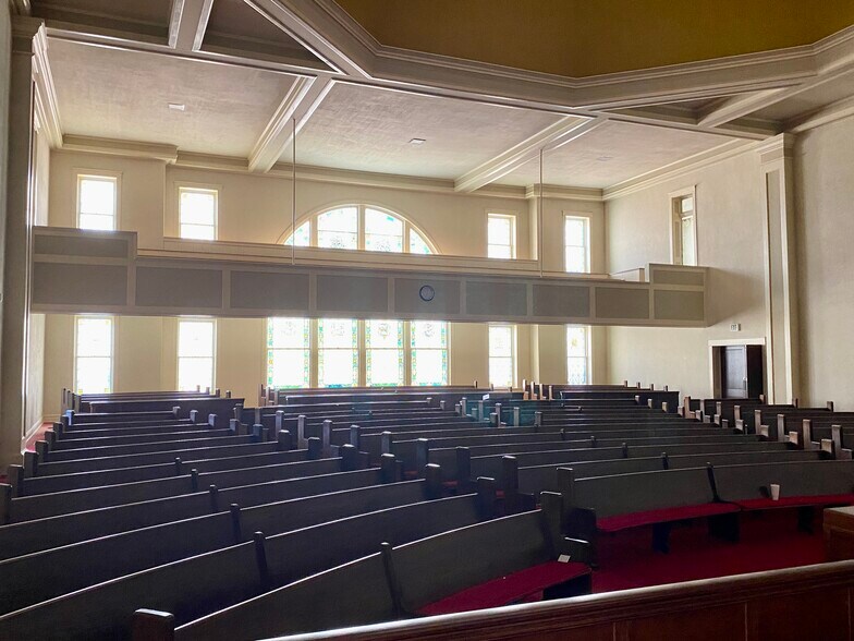 More Photos Of 212 N College Ave, Clarksville Religious Facility For Sale