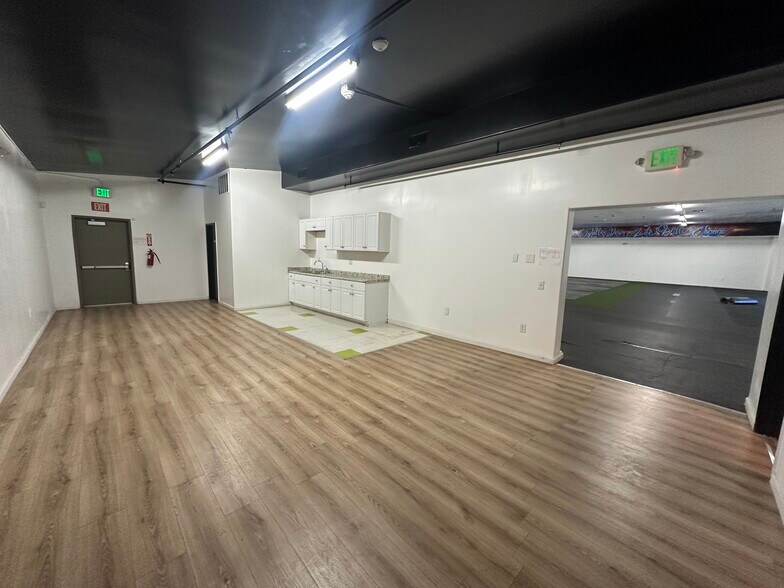 More Photos Of 509-523 E Rosecrans Ave, Compton Storefront Retail Office For Sale