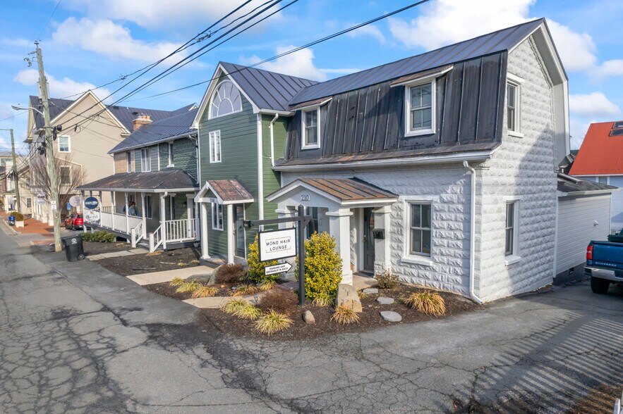 More Photos Of 208-212 Church SE st, Leesburg Apartments For Sale