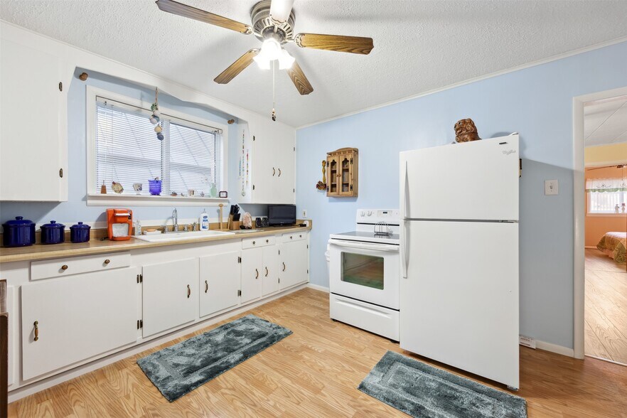 More Photos Of 605 E Park Ave, Anaconda Storefront For Sale