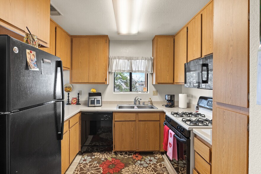 More Photos Of 2701 Sierra Sunrise Ter, Chico Apartments For Sale