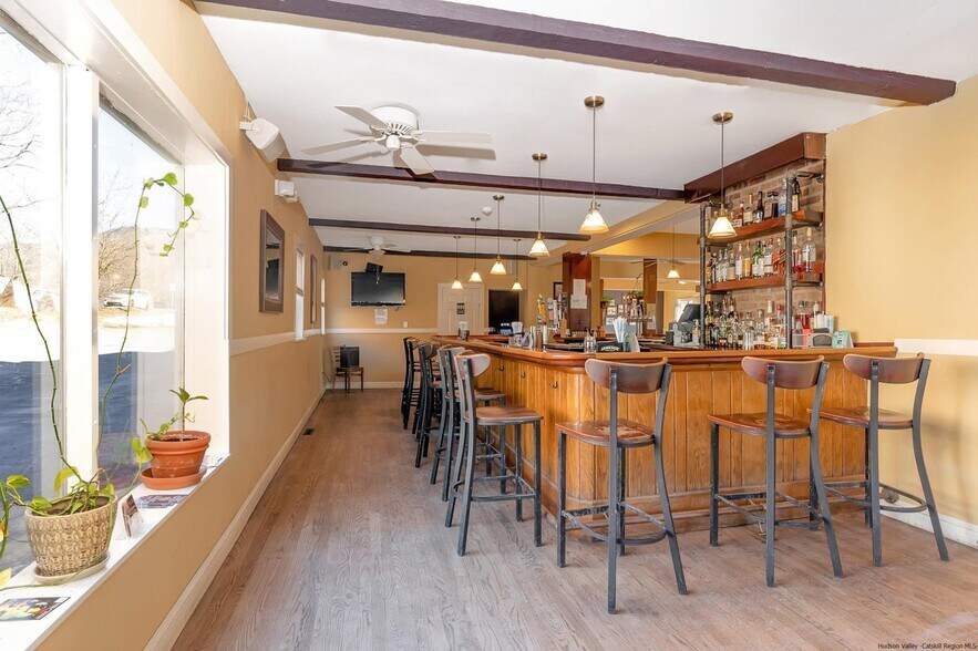More Photos Of 17 Mill Hill Rd, Woodstock Restaurant For Sale