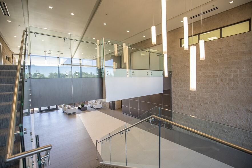 More Photos Of 7919 Folsom Blvd, Sacramento Office For Lease