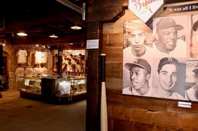 More Photos Of 310 2nd St SE, Dyersville Specialty For Lease