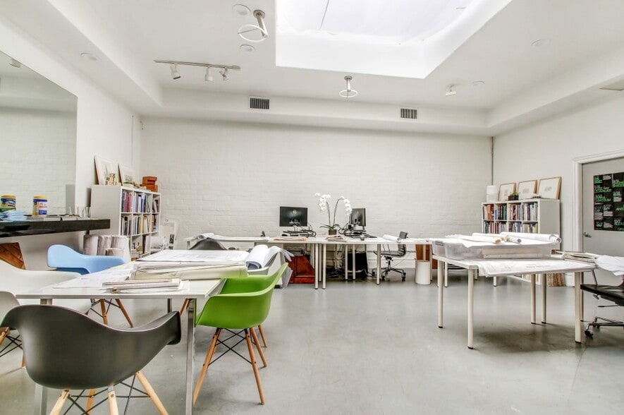More Photos Of 110 N Doheny Dr, Beverly Hills Office For Sale
