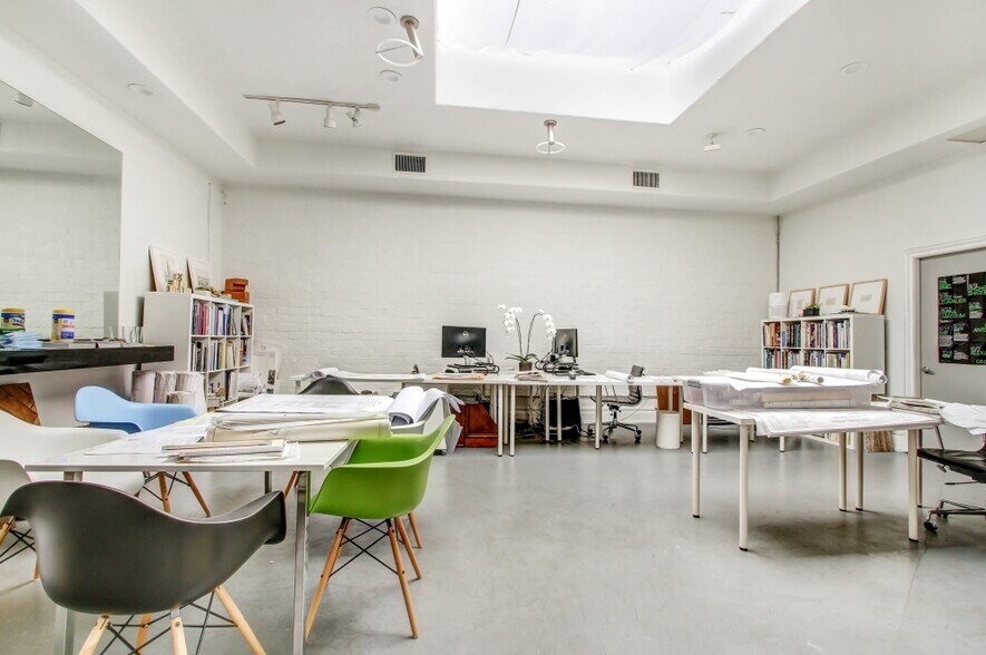 More Photos Of 114 Doheny Dr, Beverly Hills Office For Sale