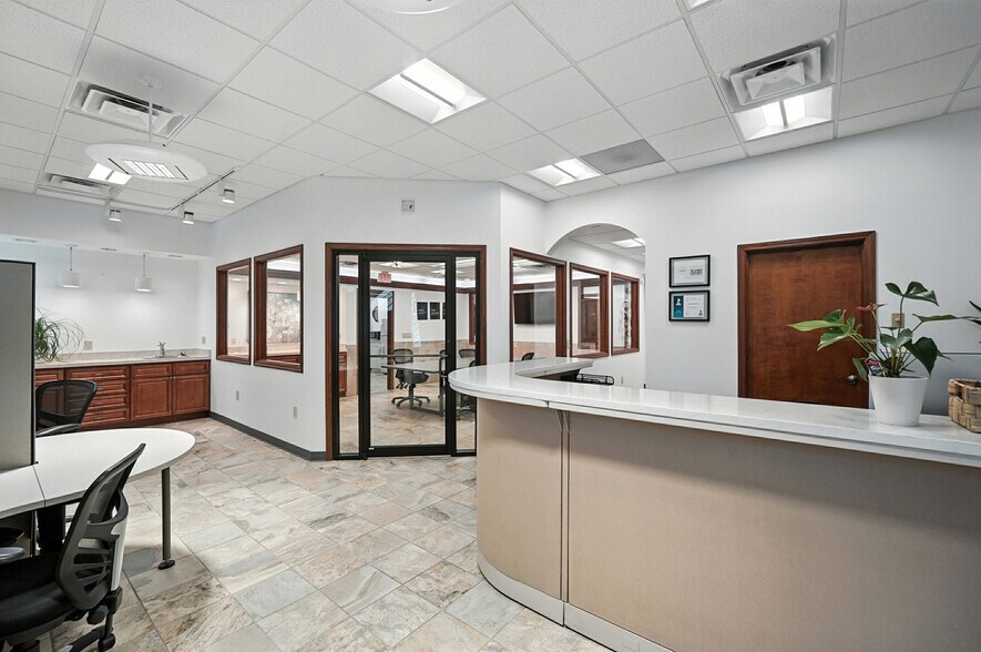 More Photos Of 5636 Bridgetown Rd, Cincinnati Medical For Sale