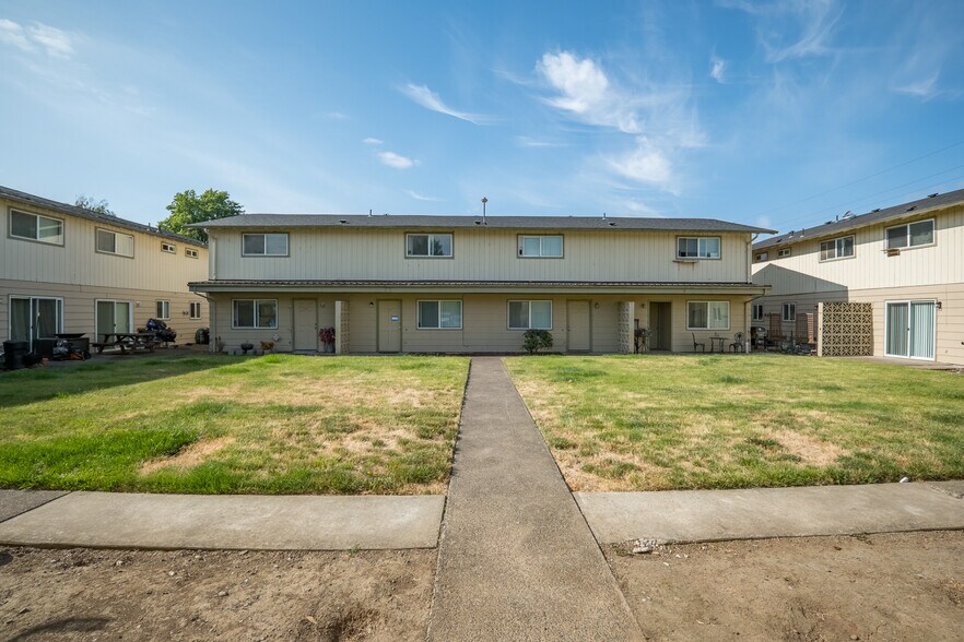 More Photos Of 455 W D St, Halsey Apartments For Sale