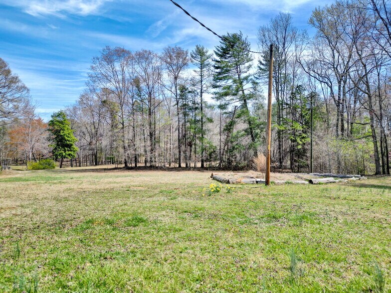 More Photos Of 12117 Highway 221, Woodruff Office For Sale