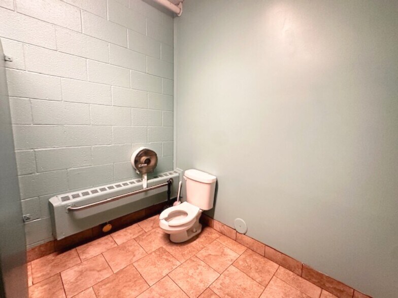 More Photos Of 4150 Pontiac Lake Rd, Waterford Religious Facility For Lease