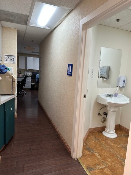 More Photos Of 4940 Van Nuys Blvd, Sherman Oaks Medical For Lease