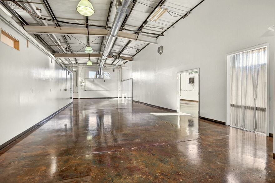 More Photos Of 3100 Merriman Rd, Medford Light Distribution For Sale