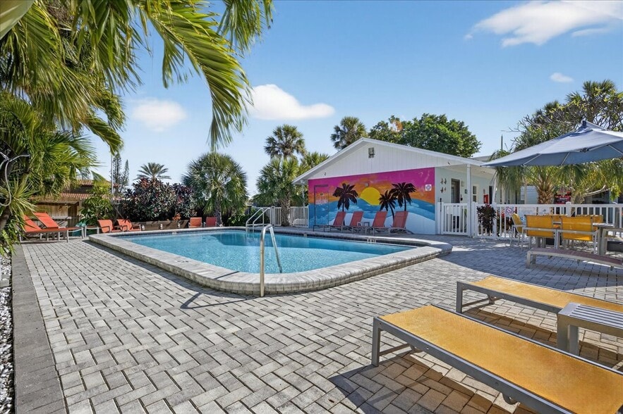 More Photos Of 520 73rd Ave, Saint Petersburg Hotel For Sale
