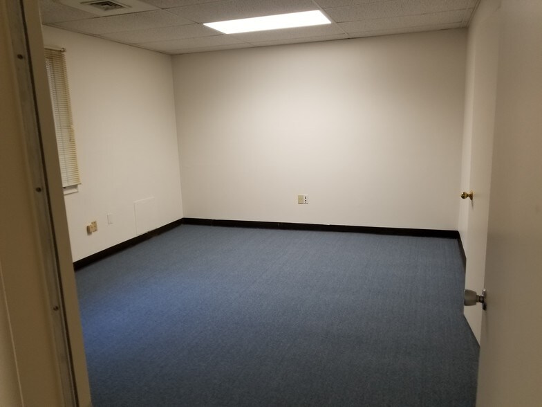 More Photos Of 9000-9006 Crownwood Ct, Burke Medical For Sale