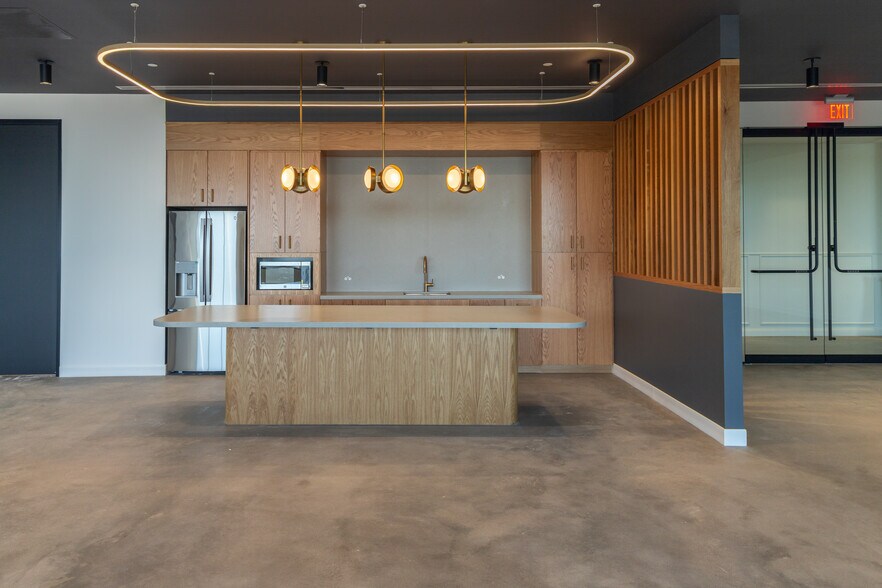 More Photos Of 1333 Oak Lawn Ave, Dallas Office For Lease