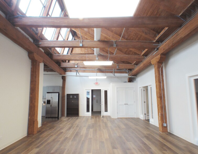 More Photos Of 566 W Adams St, Chicago Loft Creative Space For Lease