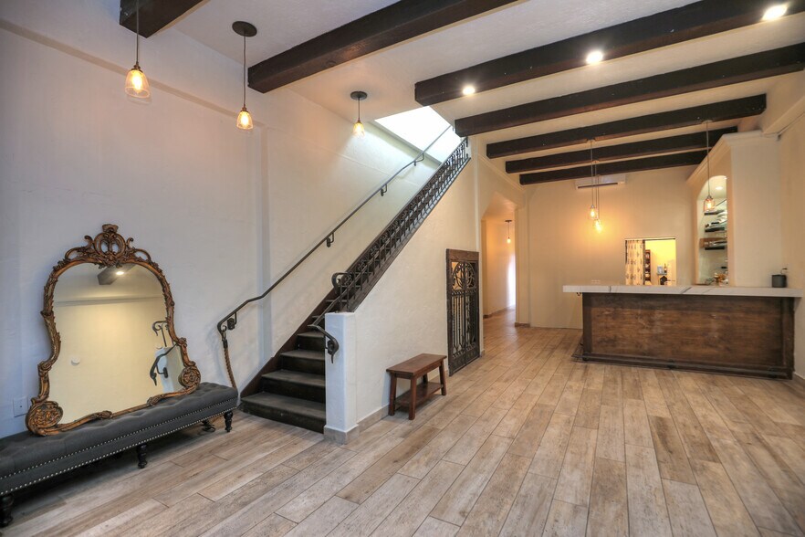 More Photos Of 532 State St, Santa Barbara Restaurant For Sale