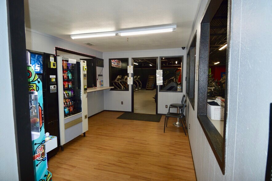 More Photos Of 1300 S Bolton St, Jacksonville Warehouse For Sale