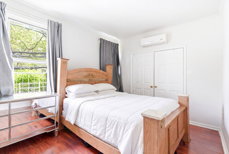More Photos Of 99 Pulaski St, Newark Apartments For Sale