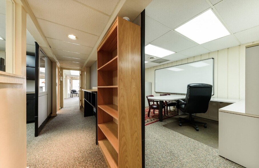 More Photos Of 126 S Northwest Hwy, Barrington Office For Sale