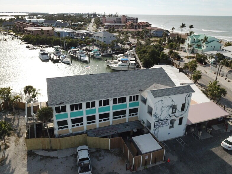 More Photos Of 1855 Gulf Blvd, Englewood Bar For Sale
