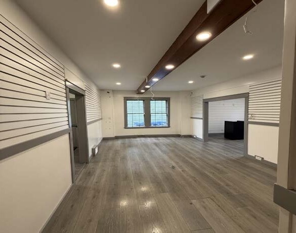More Photos Of 1182 Thurlow St, Vancouver Freestanding For Lease