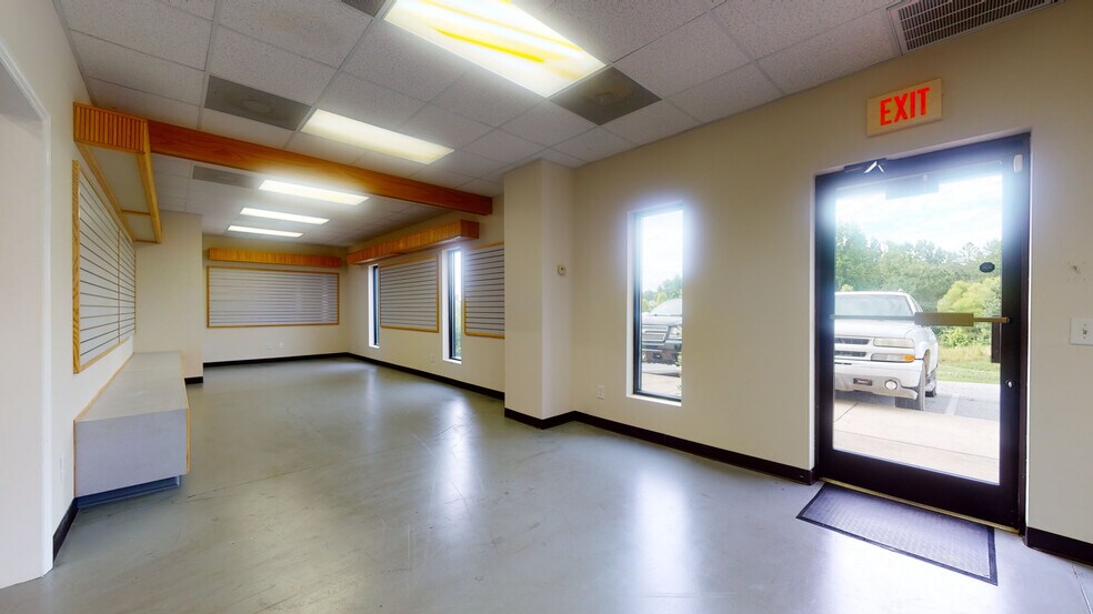 More Photos Of 3663-3673 Alamance Rd, Burlington Flex For Lease
