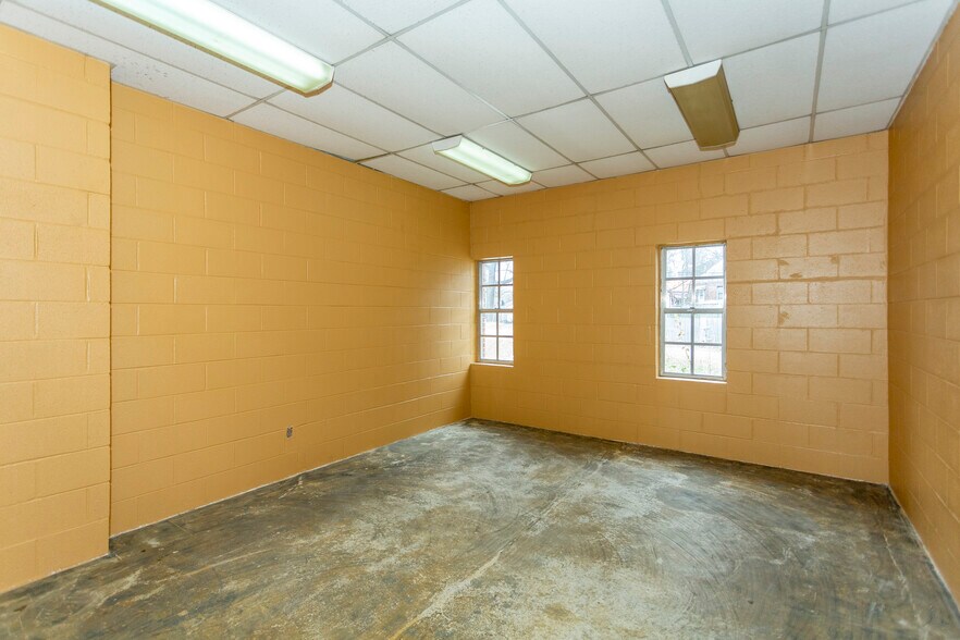 More Photos Of 2001 Avenue Z, Birmingham Religious Facility For Sale