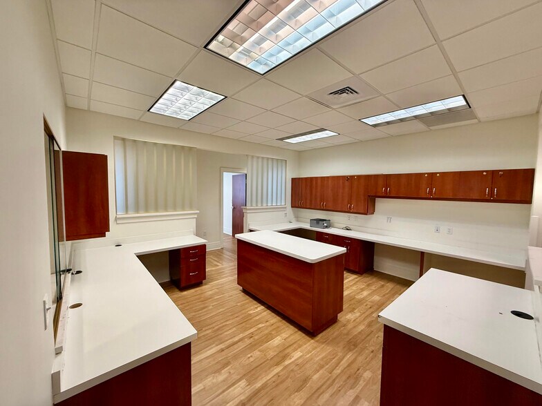 More Photos Of 76 Peachtree Rd, Asheville Medical For Lease