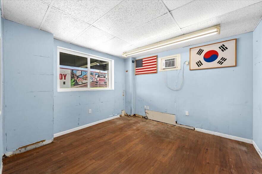 More Photos Of 1901 13th Ave N, Saint Petersburg Distribution For Lease