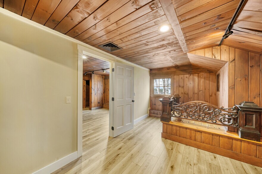 More Photos Of 207-209 Main St, New London Freestanding For Sale