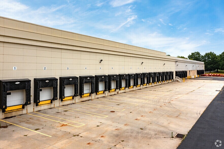 More Photos Of 3001 Frost Rd, Bristol Warehouse For Lease