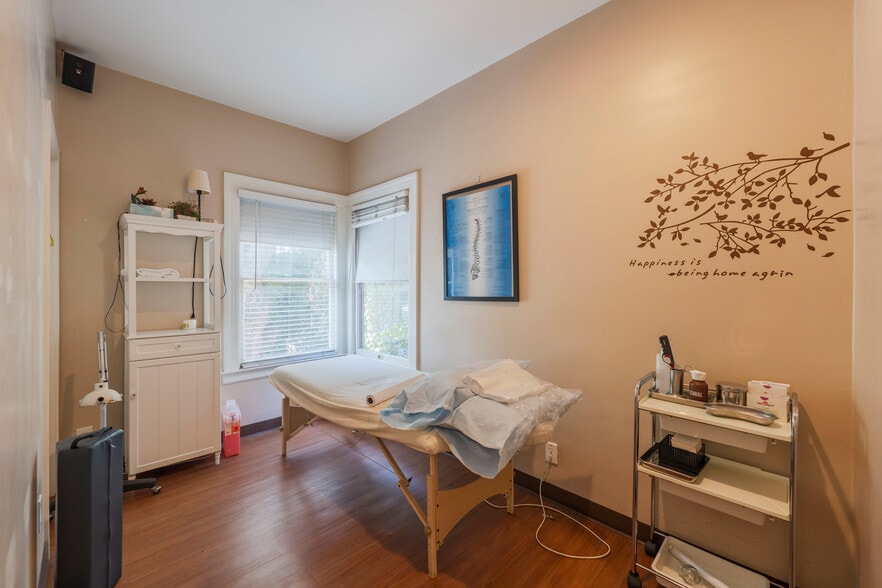 More Photos Of 146 E Walnut Ave, Monrovia Medical For Sale