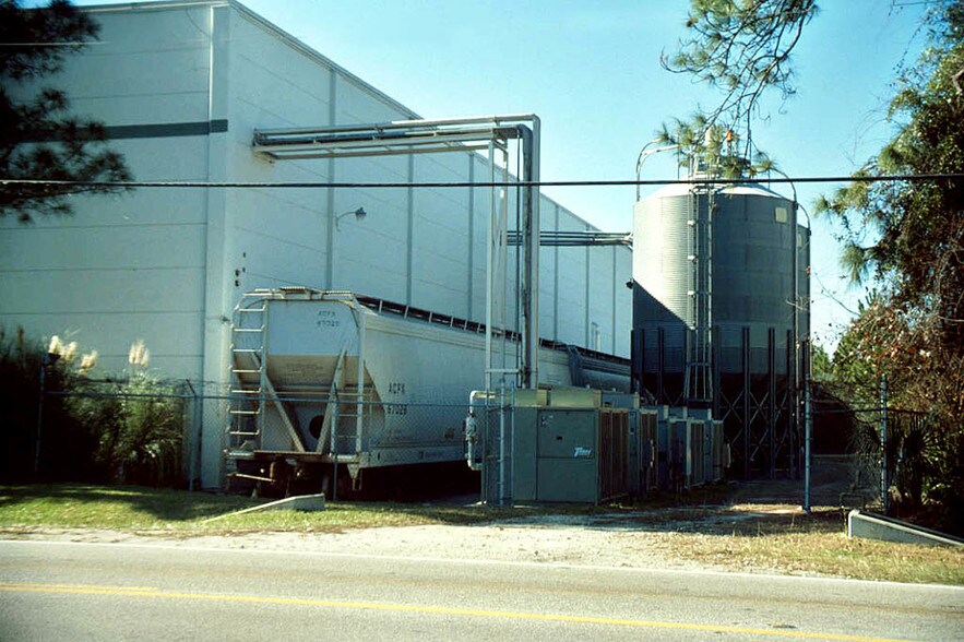 More Photos Of 500 Ellis Rd N, Jacksonville Warehouse For Lease