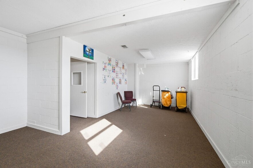 More Photos Of 810 N Broadway St, Lebanon Religious Facility For Sale