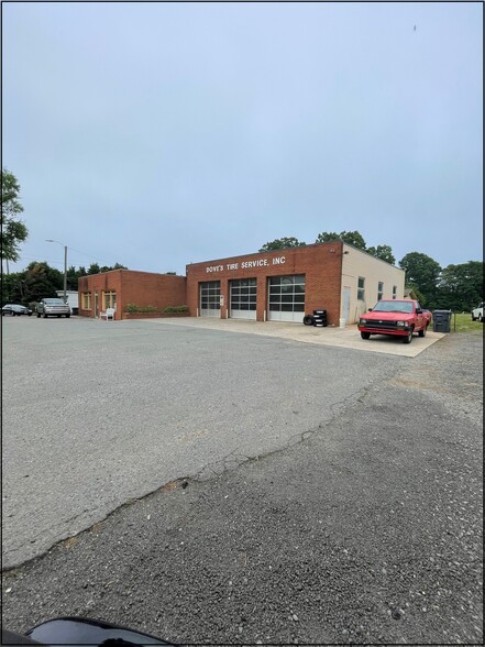 Primary Photo Of 16228 Old Statesville Rd, Huntersville Auto Repair For Sale