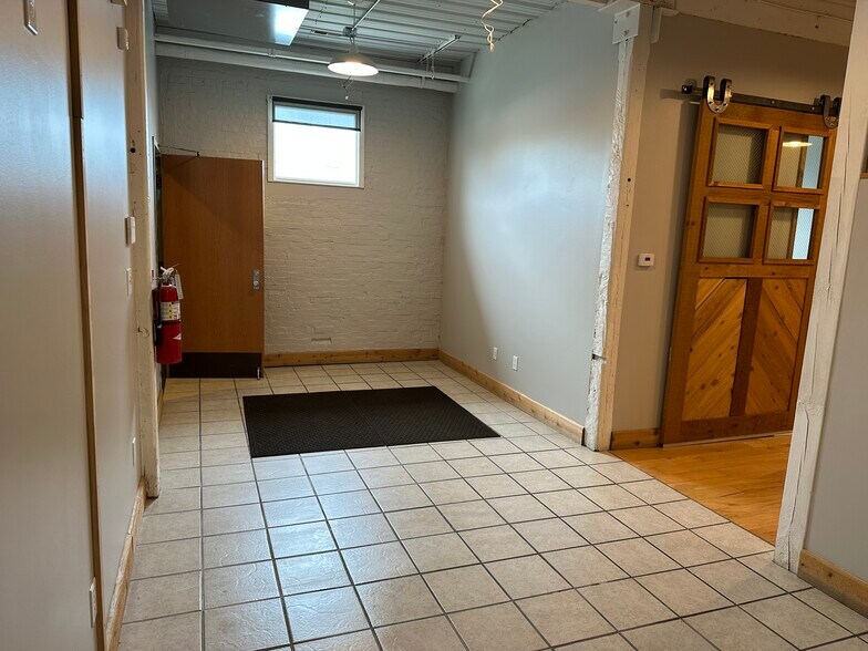 More Photos Of 9130 Otis Ave, Indianapolis Flex For Lease
