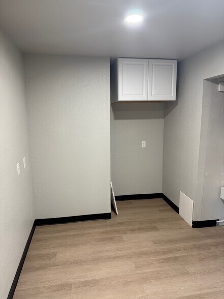 More Photos Of 1702 Santa Fe Dr, Weatherford Flex For Lease