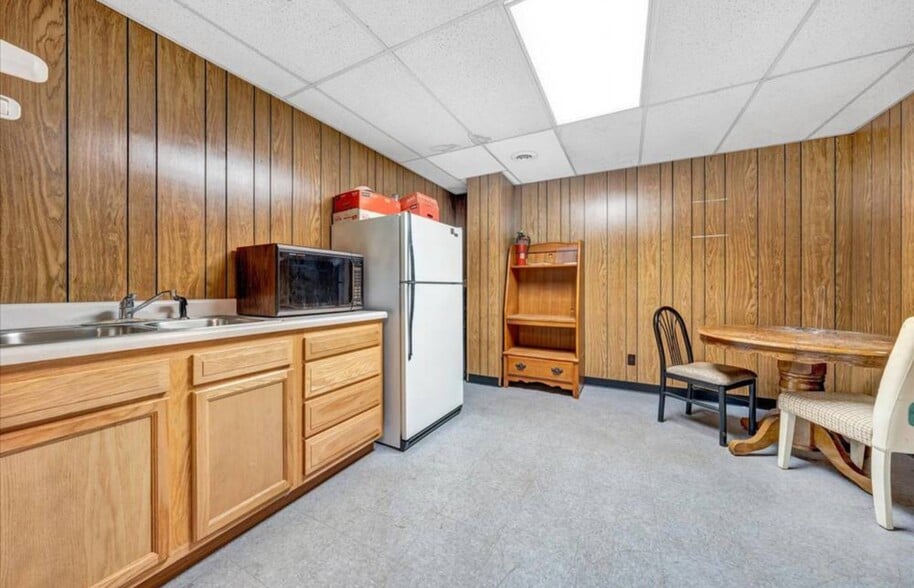 More Photos Of 117 Goodwin Ave, Salem Freestanding For Lease