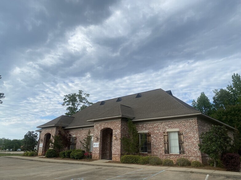 More Photos Of 438 Katherine Dr, Flowood Office For Sale