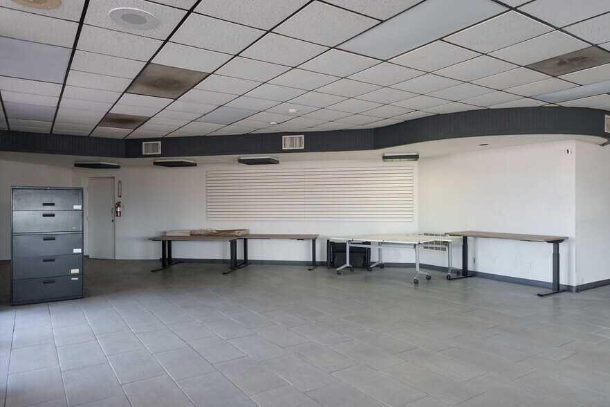 More Photos Of 83373-83407 State Highway 111, Indio Auto Dealership For Lease