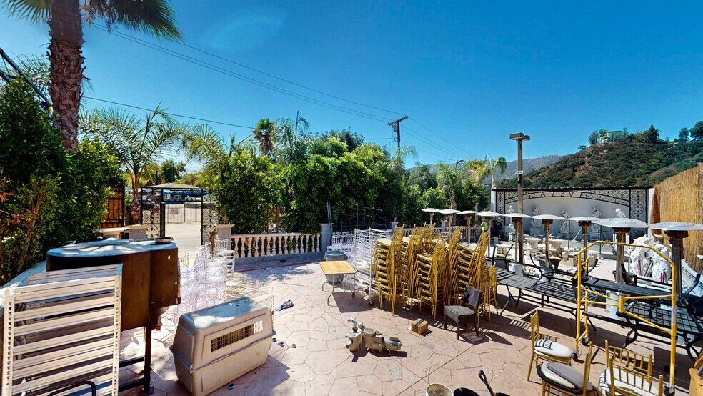 More Photos Of 6500 Foothill Blvd, Tujunga Restaurant For Sale