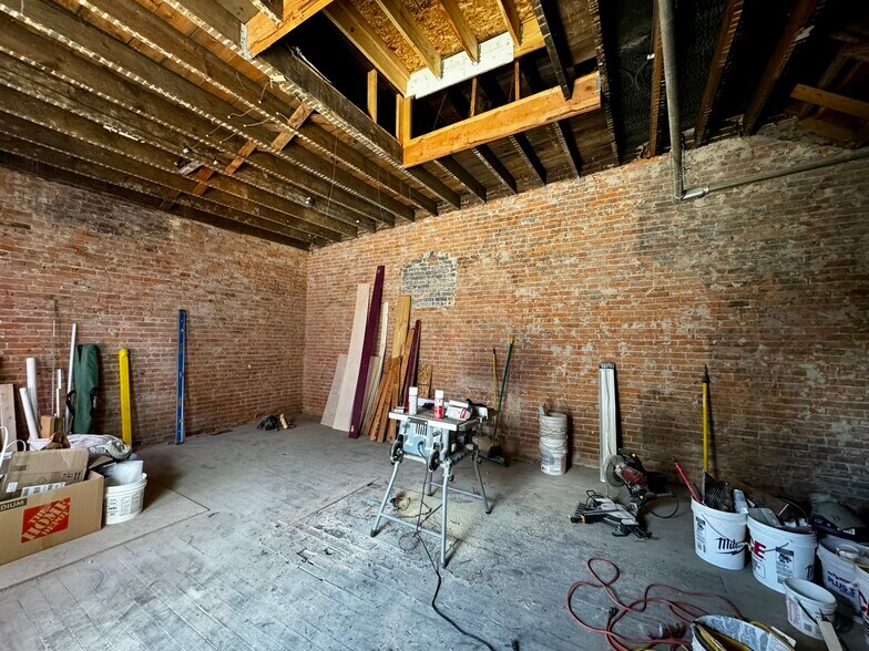 More Photos Of 20 W Side Sq, Macomb General Retail For Sale