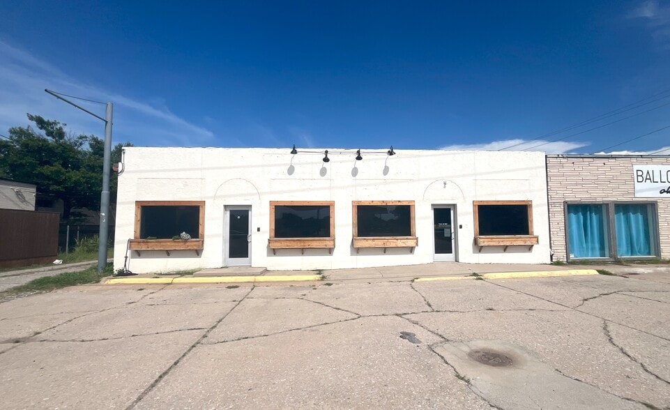 More Photos Of 7926 N May Ave, Oklahoma City Storefront Retail Office For Lease