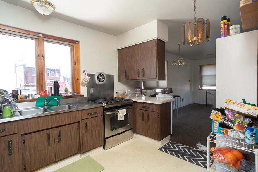 More Photos Of 121 S Pavilion Ave, Riverside Storefront Retail Residential For Sale