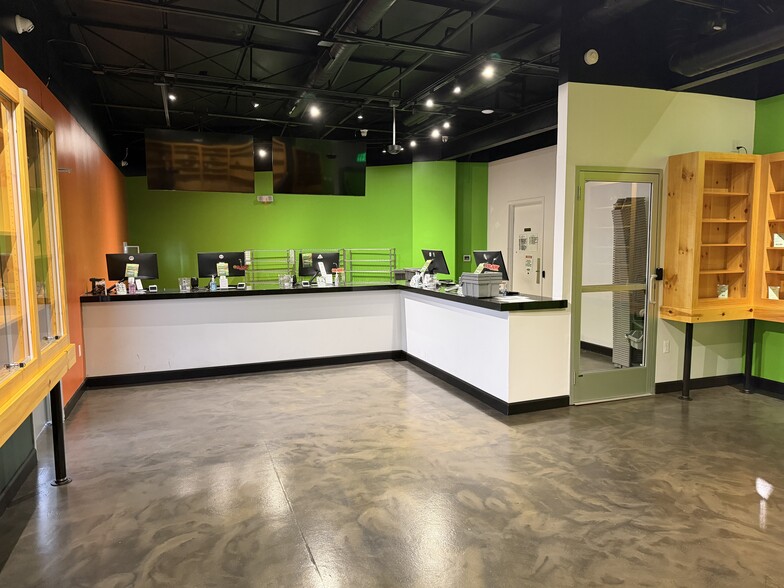 More Photos Of 32767 Woodward Ave, Royal Oak Storefront For Lease