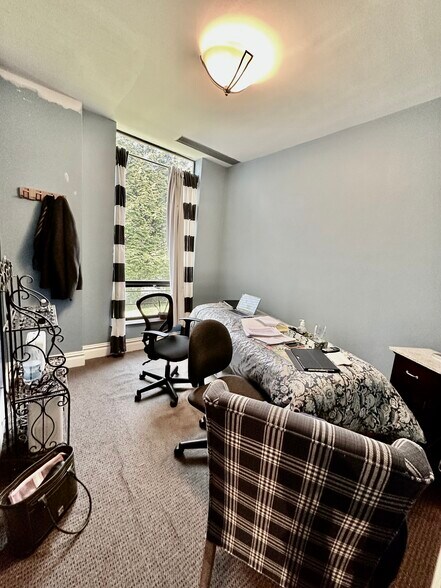 More Photos Of 4 Dearfield Dr, Greenwich Medical For Lease