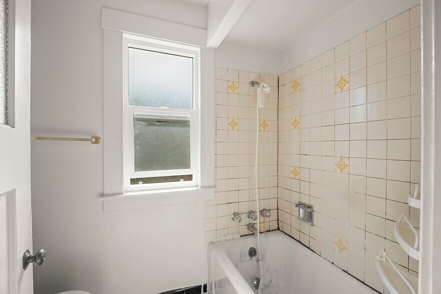 More Photos Of 322 Athol Ave, Oakland Multifamily For Sale