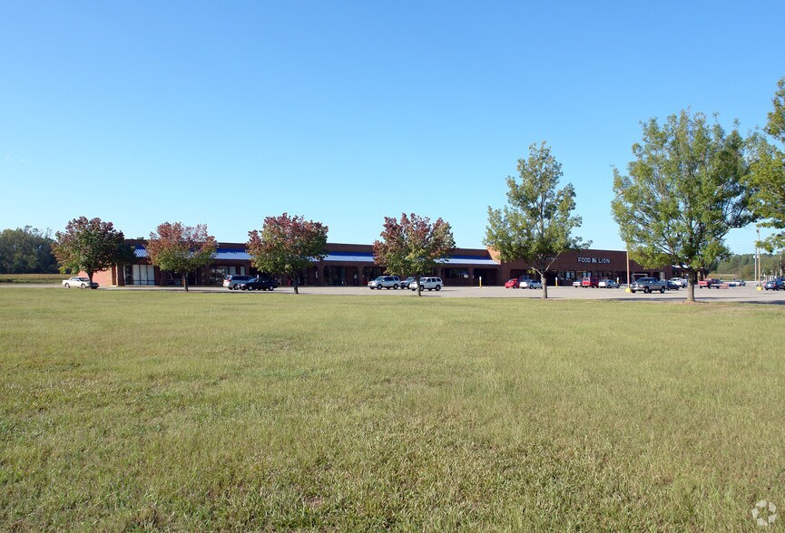 More Photos Of 2 The Square at Lillington, Lillington General Retail For Lease