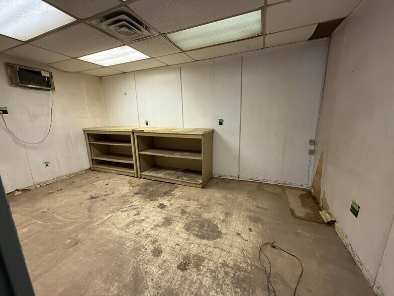 More Photos Of 73 Neale Rd, Vienna Warehouse For Lease